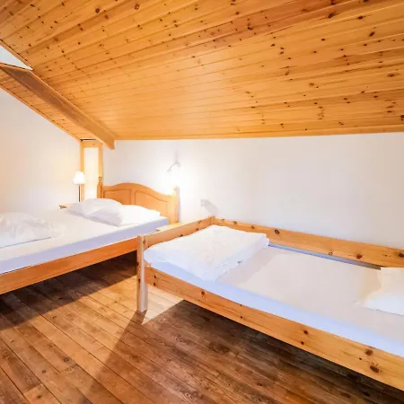 Casa de Férias Attractive Holiday In With Fenced Garden Orchimont