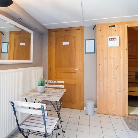 Attractive Holiday In With Fenced Garden *